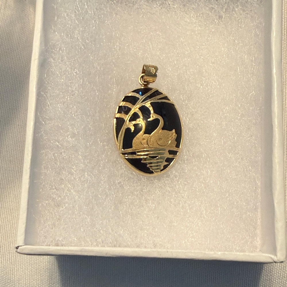 14K Gold and Black Onyx Swan Oval Pendant Necklace precious, stunning